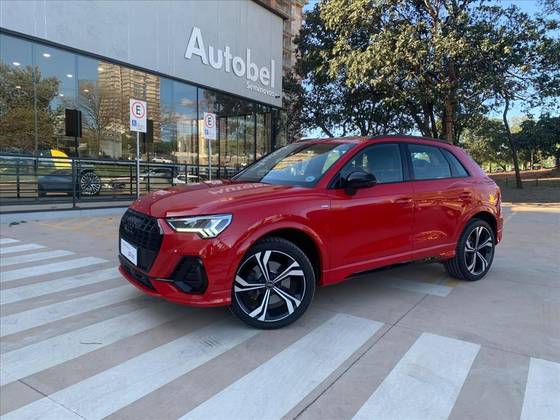 AUDI Q3 2.0 40 TFSI GASOLINA PERFORMANCE BLACK PLUS QUATTRO TIPTRONIC AUDI Q3 2.0 40 TFSI GASOLINA PERFORMANCE BLACK PLUS QUATTRO TIPTRONIC